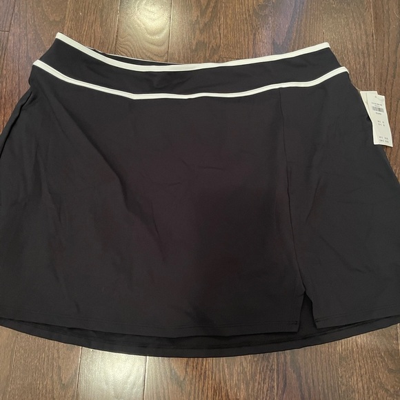 Hollister Gilly Hicks Black and White Skort - NWT - Picture 3 of 7